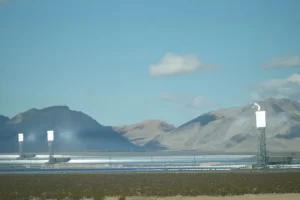 su-suy-tan-cua-cong-nghe-nang-luong-mat-troi-tap-trung-bai-hoc-tu-du-an-ivanpah