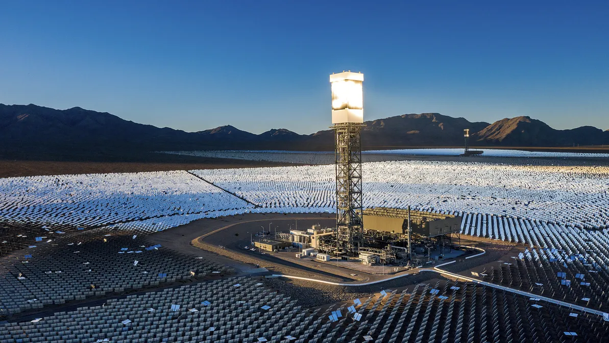 su-suy-tan-cua-cong-nghe-nang-luong-mat-troi-tap-trung-bai-hoc-tu-du-an-ivanpah
